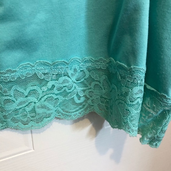 2 CAMISOLES - Picture 7 of 8